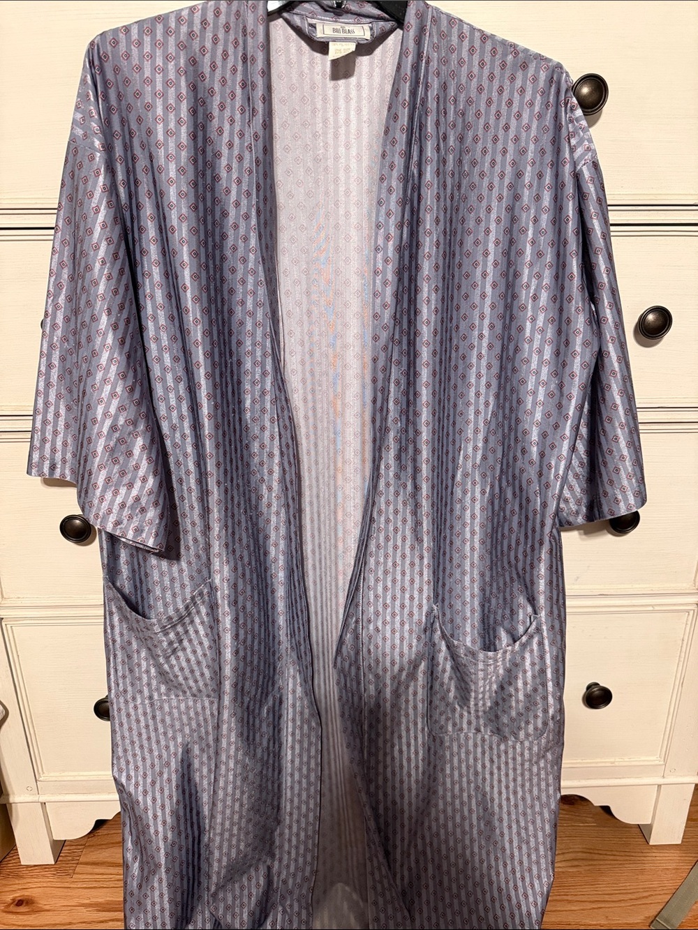 Vintage Bill Blass Gentleman’s Lightweight Retro Lounge Robe.